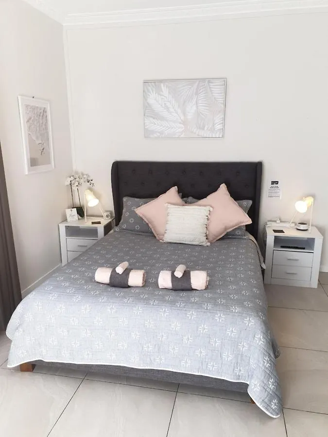 Guesthouse On Regent Bed & Breakfast Caloundra